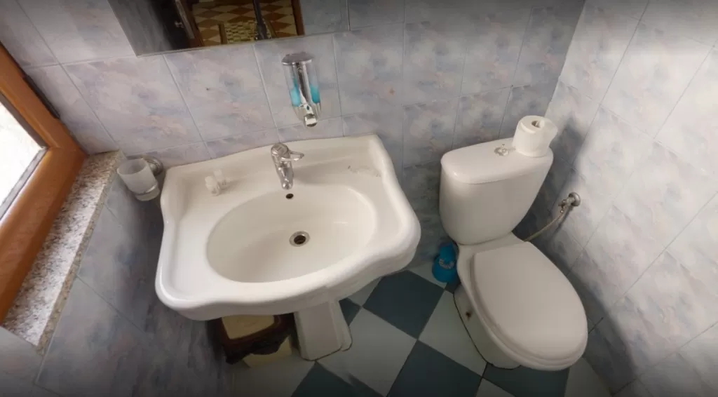 Florence 12 - STD room Bathroom 2.jpg